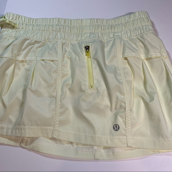 Size 4 Lululemon pale yellow leader of the track active skirt - Picture 11 of 15
